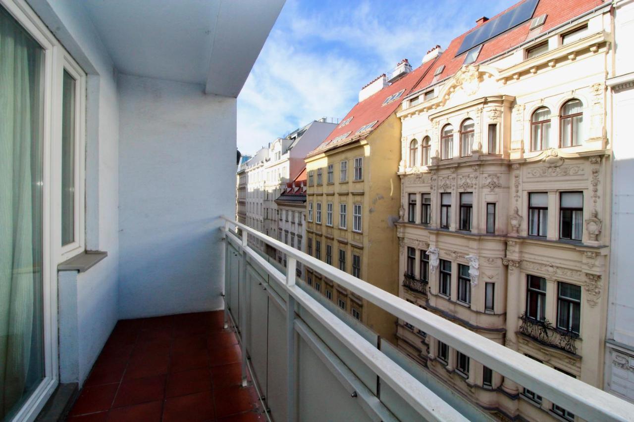 Balcony Apartment - Next To Opera Wien Exteriör bild